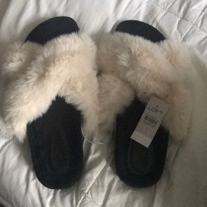Loft pretty furry slippers